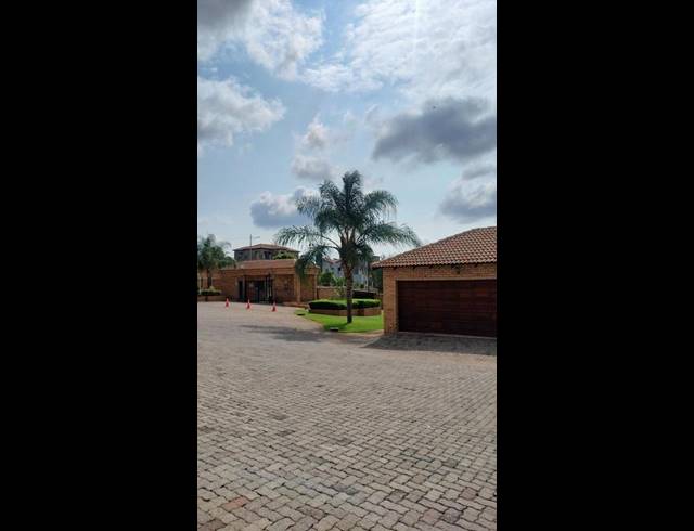 2 BEDROOM TOWNHOUSE FOR SALE IN CHANCLIFF RIDGE